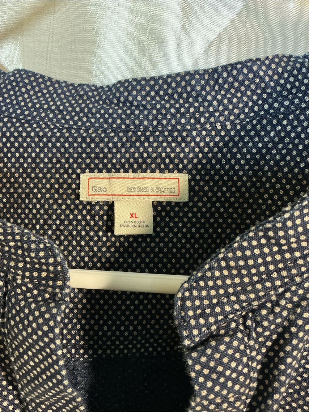 Woman’s patterned button-down - Picture 2 of 4
